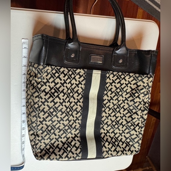 Tommy Hilfiger  signature Jacquard Faux
Leather handbag - Picture 4 of 16